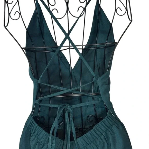 CHICME‎ Green Halter Jumpsuit with Flared High Leg Split Size M - Picture 8 of 12